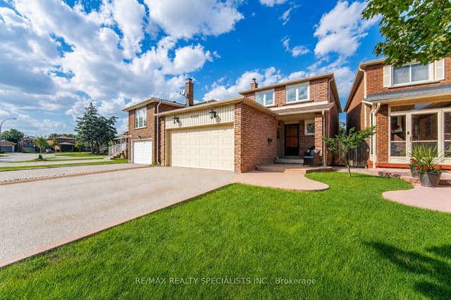 Detached at 1106 Highgate Place, Mississauga, ON L4W 3H4
