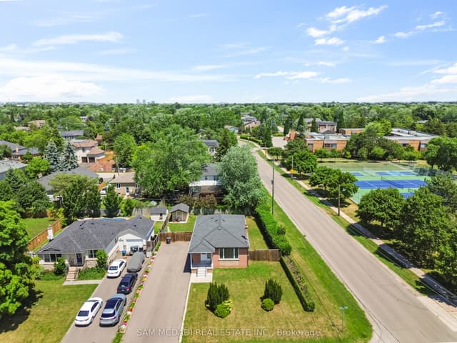 Detached at 544 Sandmere Place Upper, Oakville, ON L6L 4G4