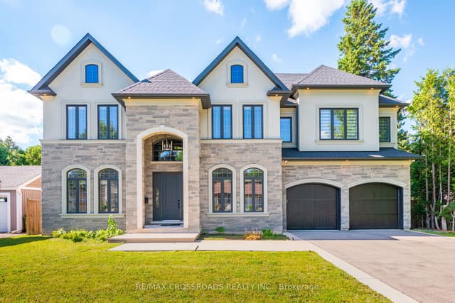 Detached at 11 Oakley Court, Hamilton, ON L9G 1T6
