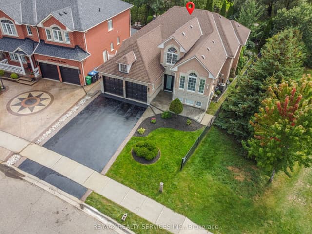 Detached at 33 Woodvalley Drive, Brampton, ON L7A 1Z4