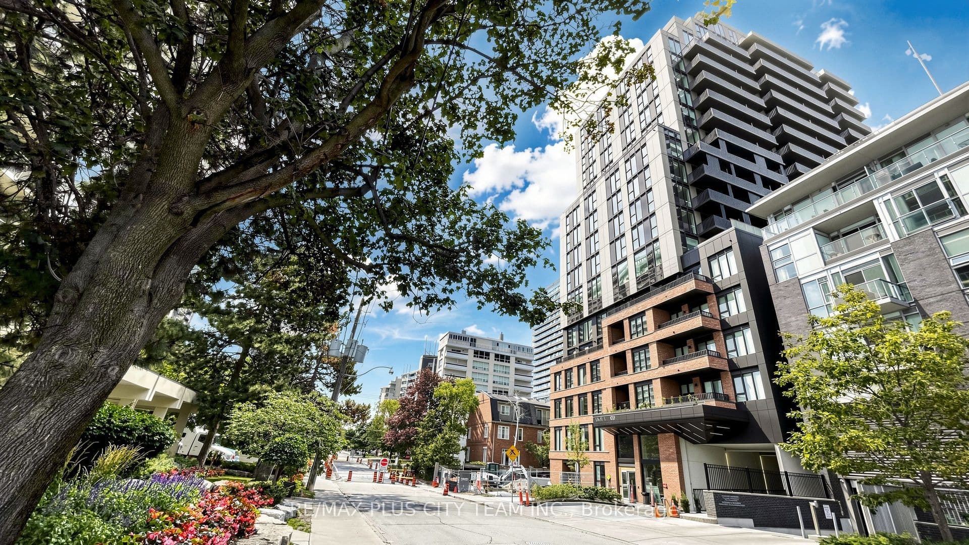 Suite 204 · Floor 2, Unit 204 · 109 Erskine Ave