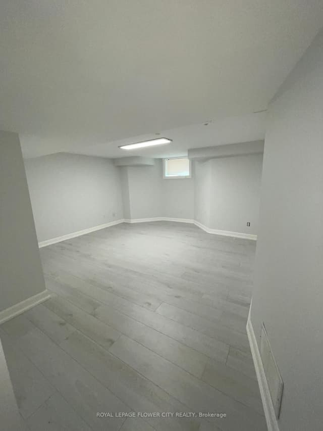 MobileTrailer at 18 N Reuben Avenue Lwr Lvl, Toronto, ON M9M 1E5, Toronto W05