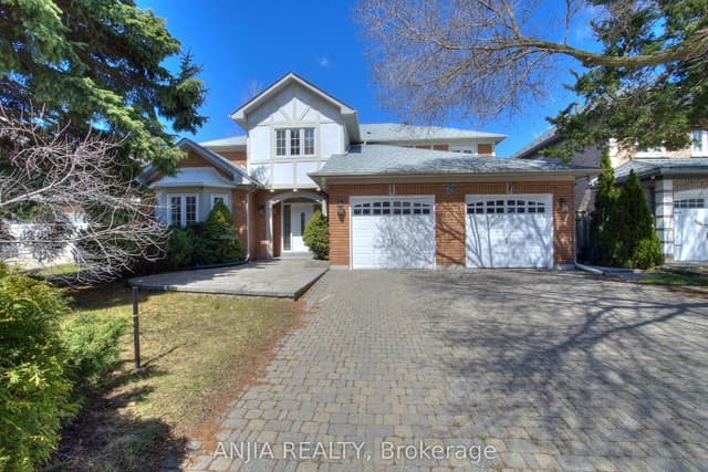 Detached at 22 Chiltern Hill, Richmond Hill, ON L4B 3B8