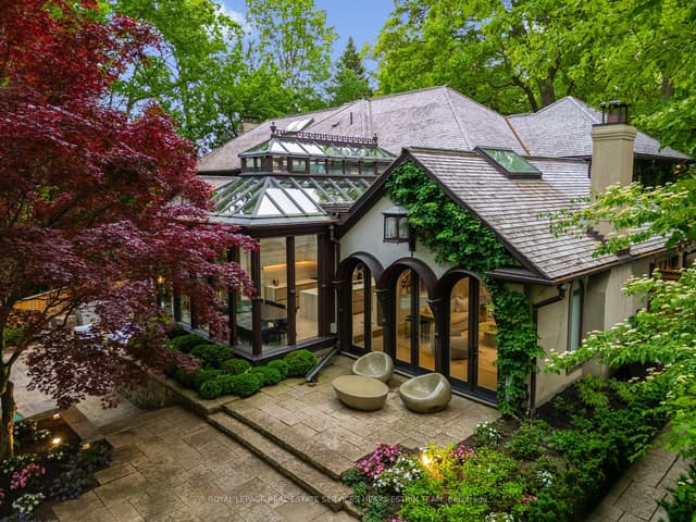 Detached at 25 North Drive, Toronto, ON M9A 4R1, Toronto W08