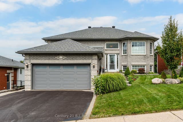 Detached at 13 Charles Street, Penetanguishene, ON L9M 2G6