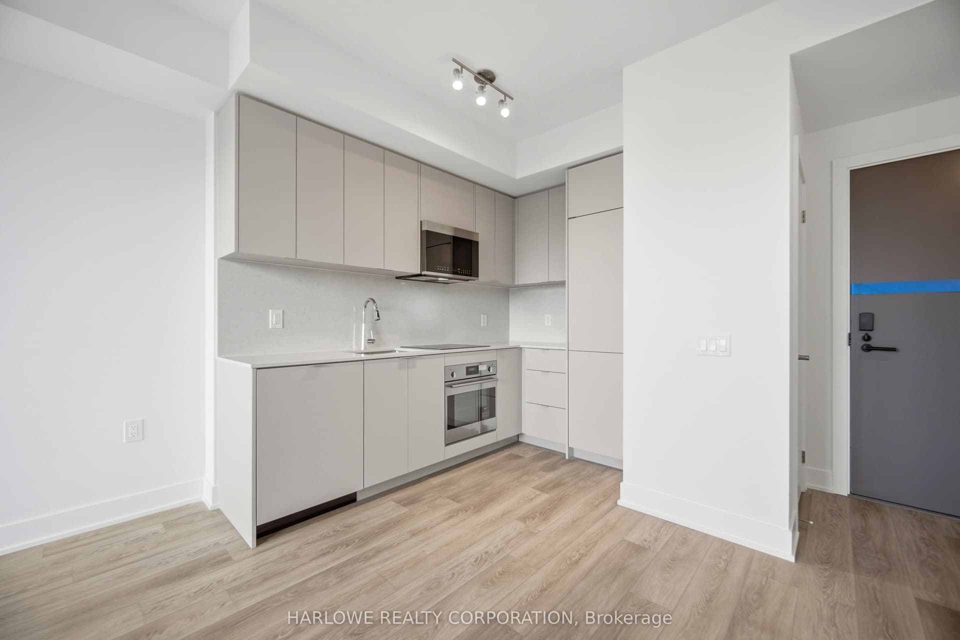 Suite 511 · Floor 5, Unit 511 · 2088 James St