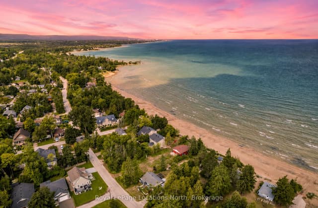 Detached at 1864 Shore Lane, Wasaga Beach, ON L9Z 1V2