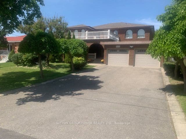 Detached at 8408 Islington Avenue, Vaughan, ON L4L 1X2