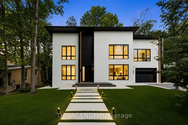 Detached at 193 Beechwood Crescent, Newmarket, ON L3Y 1W2