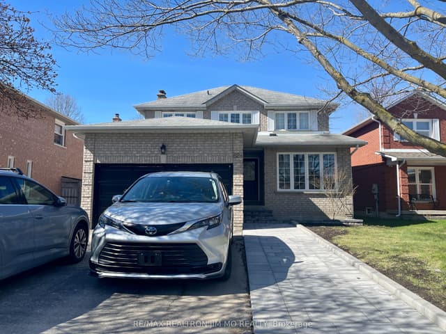 Detached at 824 College Manor Drive Lower, Newmarket, ON L3Y 8G6