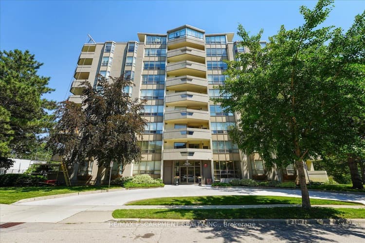 8 Village Green Boulevard