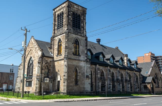 Multiplex at 16 West Avenue S, Hamilton, ON L8N 2S1