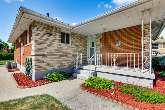 Detached at 1201 PATANN Drive N, London East, ON N5V 2J3