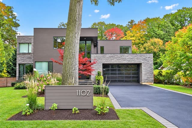 Detached at 1102 Crestview Street, Oakville, ON L6J 2C6