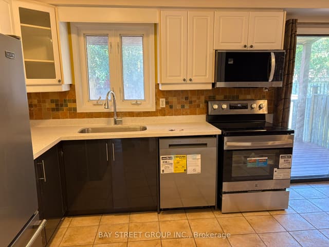 Detached at 16 Tinti Place, Vaughan, ON L4J 5B2