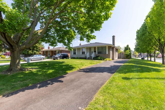 Detached at 29 Granada Drive, St. Catharines, ON L2N 2S4