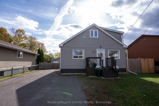 Detached at 95 Oswald Street, Thunder Bay, ON P7A 6T2
