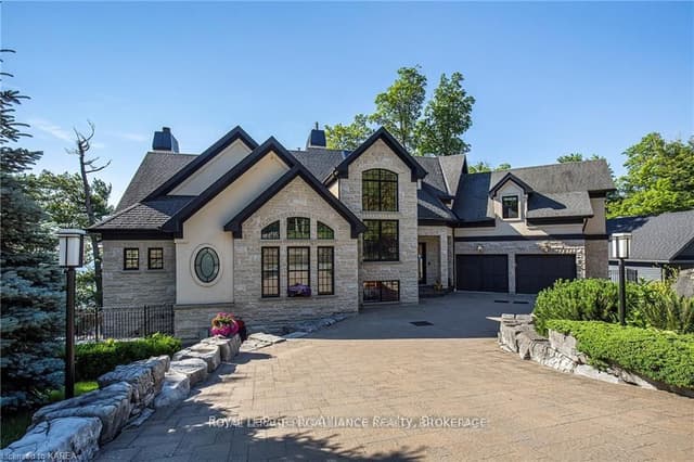 Detached at 1618 St Lawrence Avenue, Kingston, ON K7L 4V1