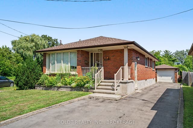 Detached at 5568 Drummond Road, Niagara Falls, ON L2G 4L3