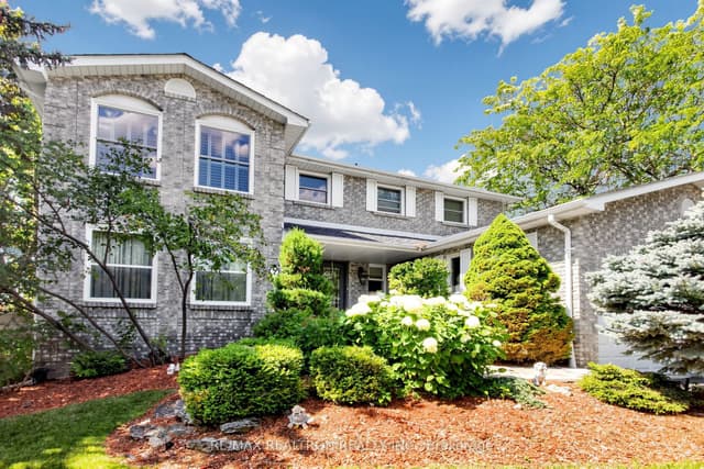 Detached at 2 Manor Place, Brampton, ON L6Z 1Y7