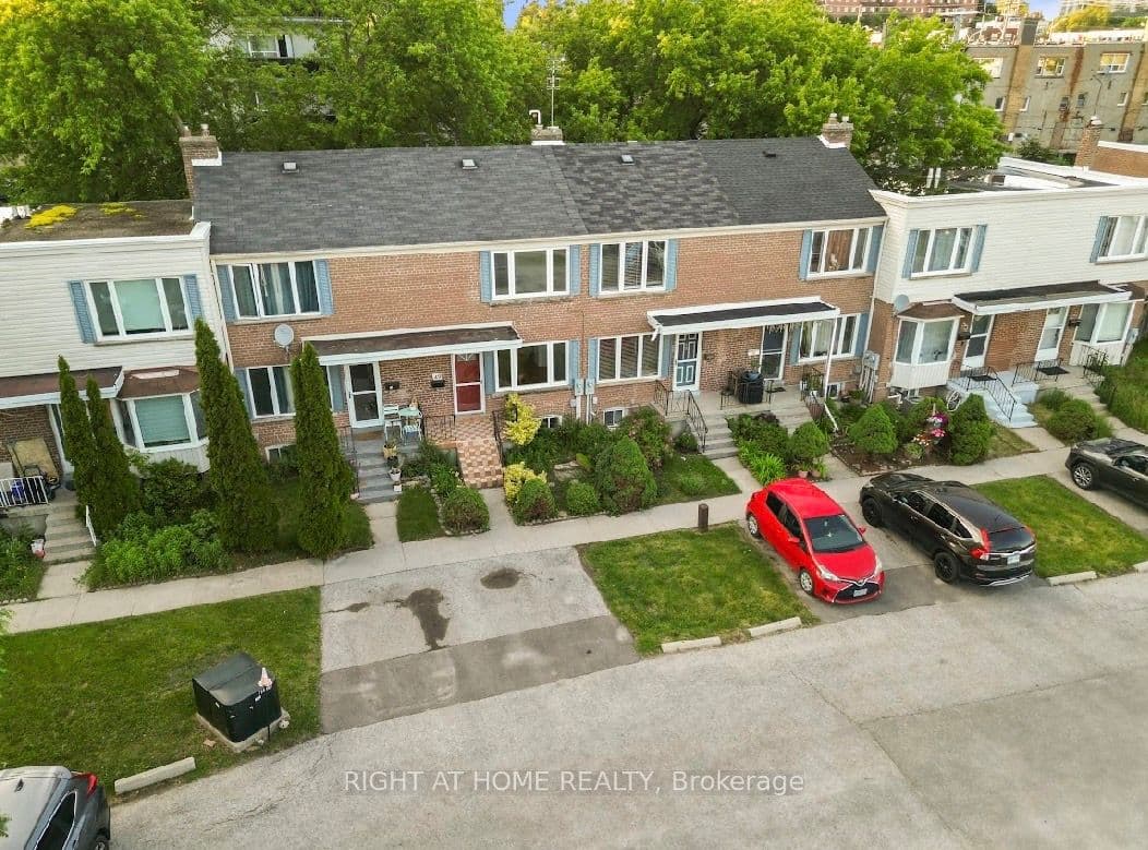 740 KENNEDY Road in M1K