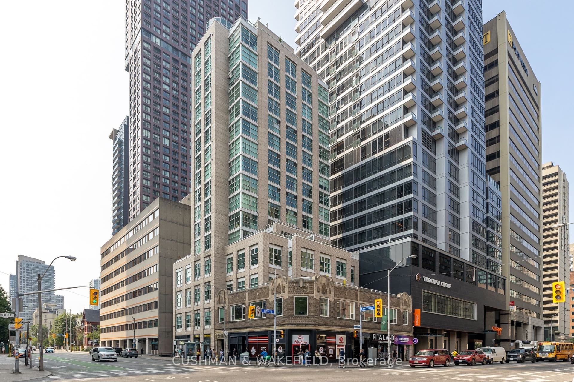 Unit 204, Unit 204 · 421 Bloor St E