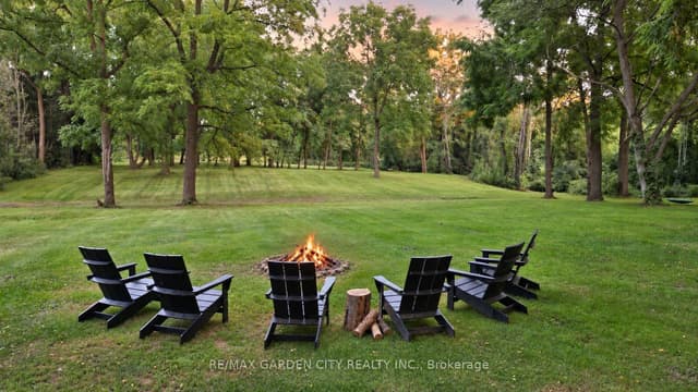 Detached at 130 5th Con Road E, Hamilton, ON L8B 1K5