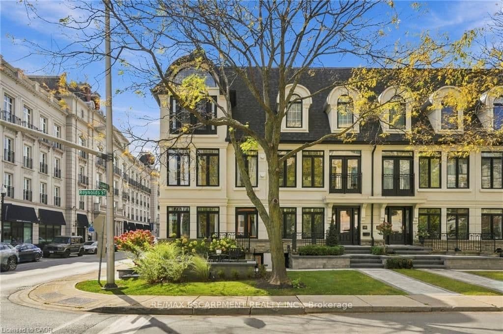 305 Randall Street in L6J