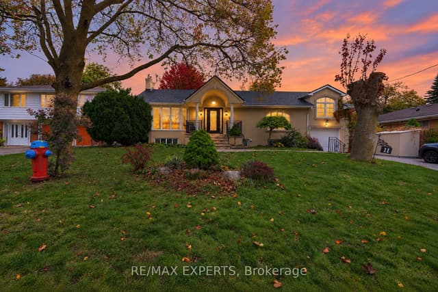 Detached at 11 Knollside Drive, Richmond Hill, ON L4C 4W7
