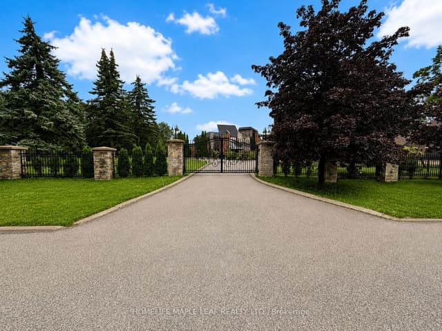 Detached at 10 Edgeforest Drive, Brampton, ON L6P 0E1