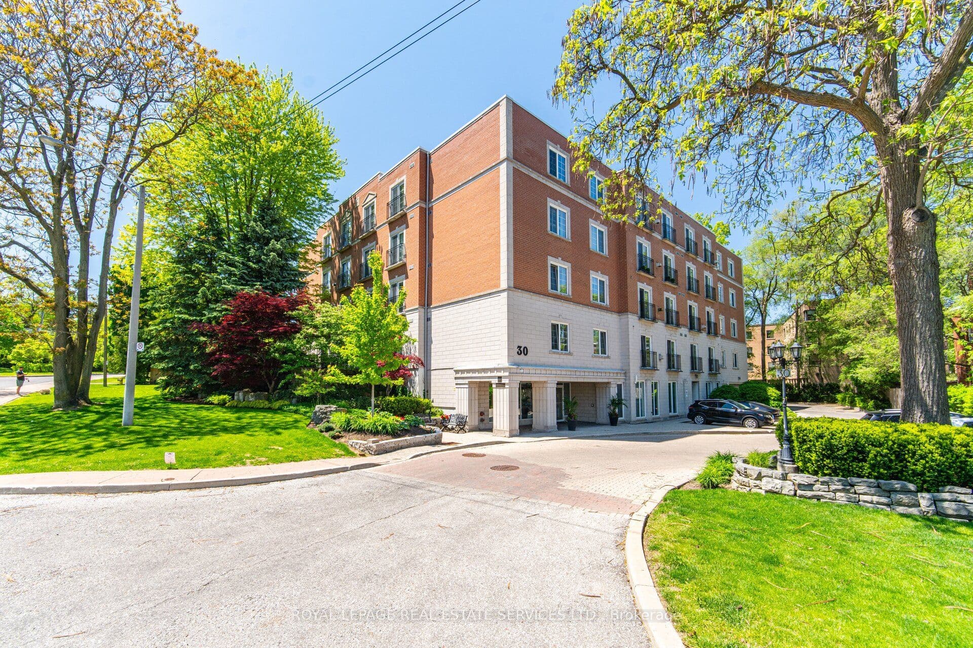 Unit PH403 · 30 Anglesey Blvd