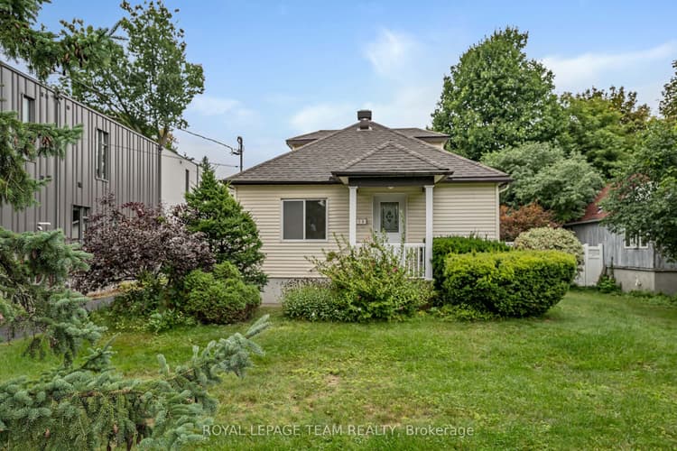 658 Tweedsmuir Avenue