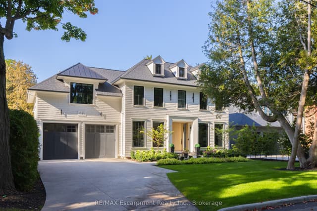 Detached at 46 Second Street, Oakville, ON L6J 3T2