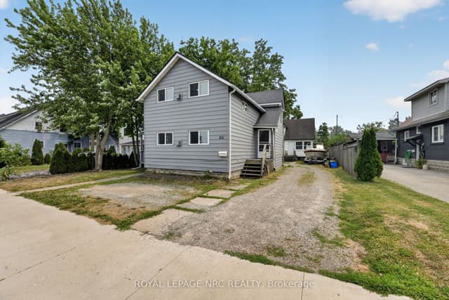 Triplex at 231-233 Jarvis Street, Fort Erie, ON L2A 2S7