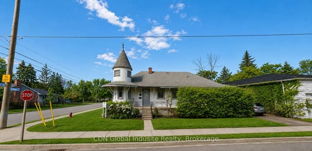 Office at 78 William Street, Mississauga, ON L5M 1J3