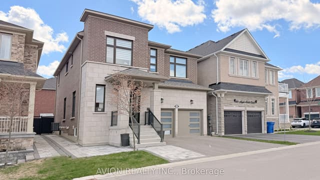 Detached at 76 Maple Fields Circle, Aurora, ON L4G 3X6