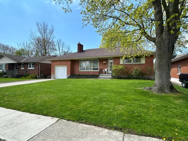 Detached at 130 Gardiner Avenue E, Haldimand, ON N1A 1A8