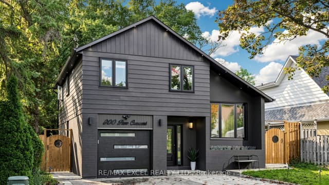 Detached at 800 Pam Crescent, Newmarket, ON L3Y 5B6