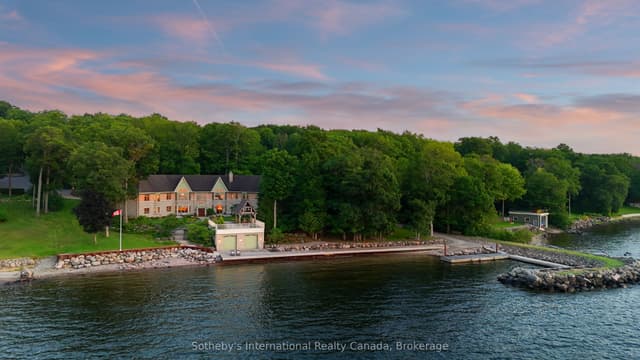 Detached at 250 Gordon Drive, Penetanguishene, ON L9M 1Y4
