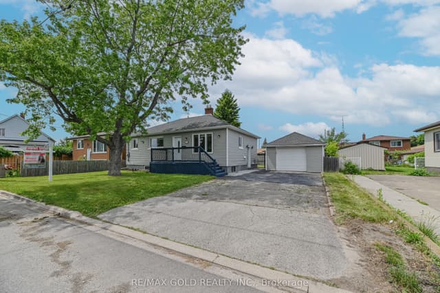 Duplex at 3 Myrtle Avenue S, St. Catharines, ON L2M 5W2