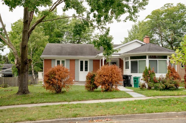 Detached at 25 Thornridge Crescent, Kitchener, ON N2M 4V9
