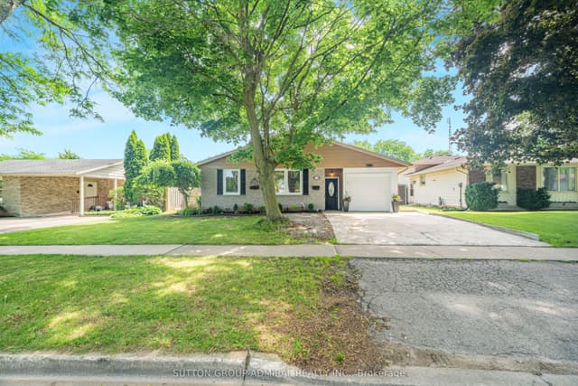 Detached at 7056 Harriman Street, Niagara Falls, ON L2J 3S2
