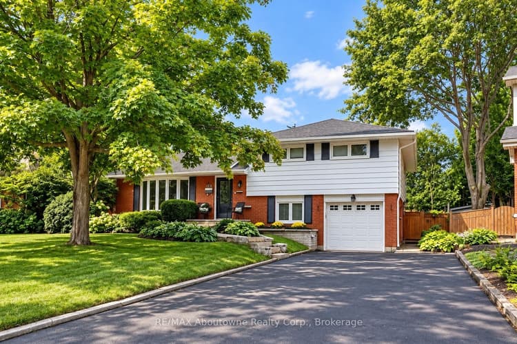 418 Fairlawn Crescent