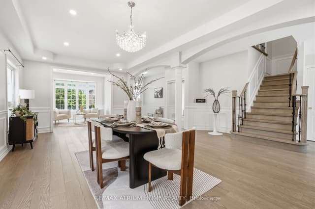 Detached at 526 Mavrinac Boulevard, Aurora, ON L4G 0H7
