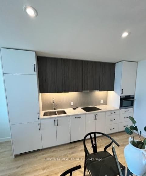 Suite 706 · Floor 7, Unit 706 · 741 King St W