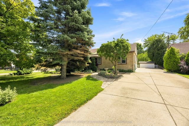 Detached at 1027 London Road, Sarnia, ON N7S 1N9