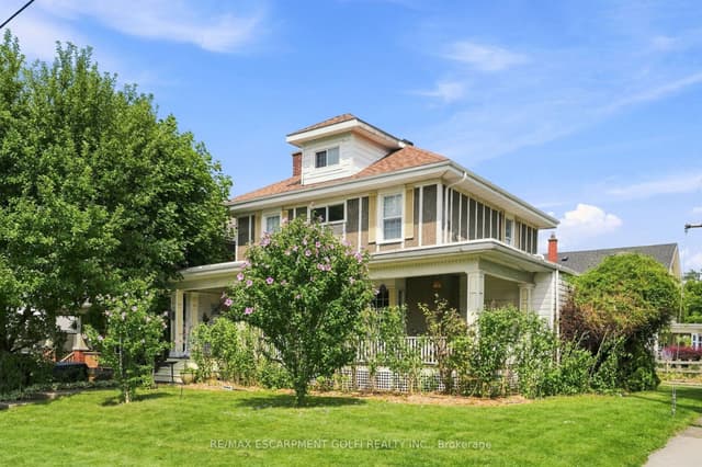 Detached at 2 Carleton Street, Thorold, ON L2V 2A3