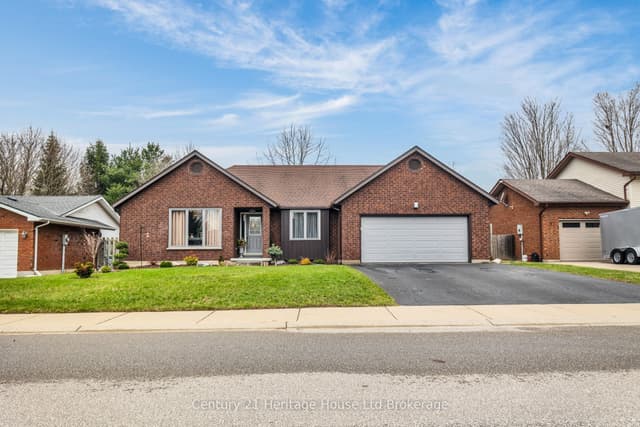 Detached at 15 Gibson Drive, Tillsonburg, ON N4G 5G4