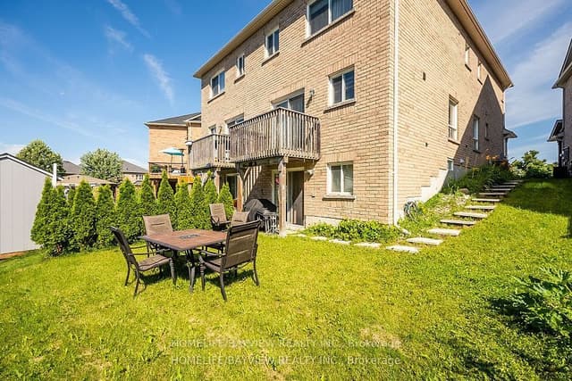 Semi-Detached at 32 Four Seasons Crescent Walkout Basement, Newmarket, ON L9N 0C3