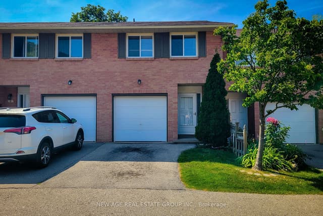 Condo Townhouse at 40 SUMMERCREST Drive E 3, Hamilton, ON L8K 6M5
